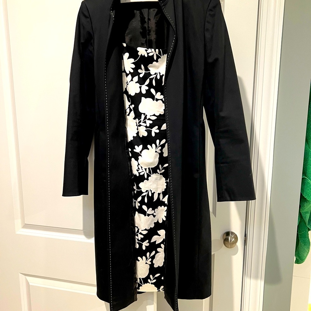 Tahari 2 piece suit. Size 8